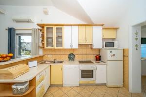 Adriatic Sea View Penthouse Apartment with parking - 5 min walk to coast