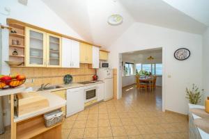 Adriatic Sea View Penthouse Apartment with parking - 5 min walk to coast