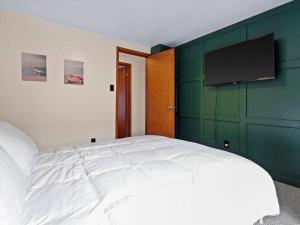 Convenient 5 bedroomMetro Milwaukee Brewers!