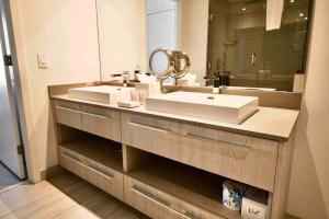 Luxurious 2b 2b with an Amazing View - Daily resort fee and parking not included -