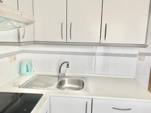 Apartamento Atenas Piscina 4 pax, Inmobiliaria Leo Playa de San Juan