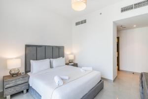 Spacious 2 Bedroom on High Floor in Creek Horizon - Allsopp&Allsopp