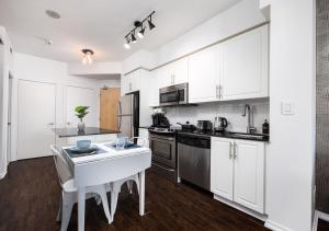 Charming 1BR and Den in Downtown Toronto with Balcony
