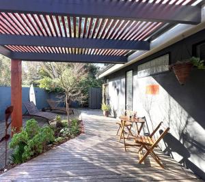 SeaEsta - Modern Beachside Escape in Tranquil North Lorne - BYO Linen