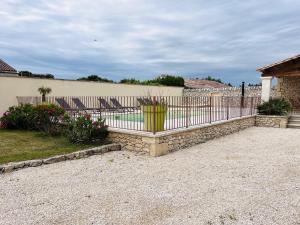 Maisons de vacances LE MAS DE MAELLOU - 12 COUCHAGES - ENCLAVE DES PAPES : photos des chambres