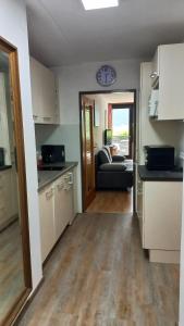 MARIA Seeblick Appartement, Haus Hänsel u Gretel am Ossiacher See mit direktem Seezugang, Hallenbad