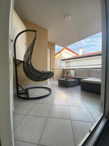 Elegant 2-bedroom apartment with free parking