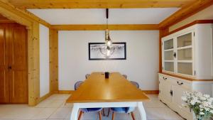 Cosy apartment surrounded by nature in Varen - Salgesch region