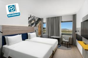 Premium Twin Room with River View ( newly refurbished ) room in Danubius Hotel Helia