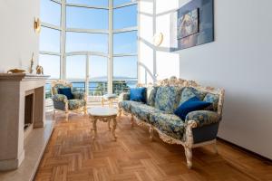 Villa Piano with Stunning View, heated outdoor pool & gaming room