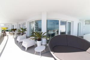 Global Properties, Apartamento con piscina privada y terraza con vistas a la costa