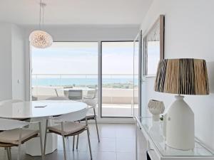 Global Properties, Apartamento con piscina privada y terraza con vistas a la costa