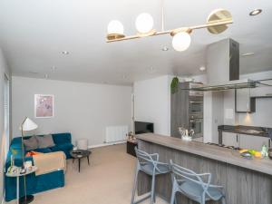 Cosy Modern Flat - Pass the Keys