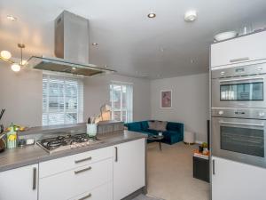 Cosy Modern Flat - Pass the Keys