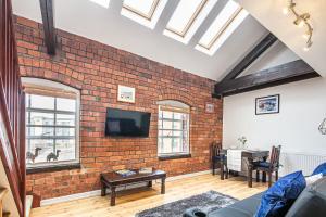Beautiful 1-Bed Apartment in Grade Listed Warehouse - Victoria Quays, Sheffield City Centre, FREE Parking, Pet Friendly, Netflix