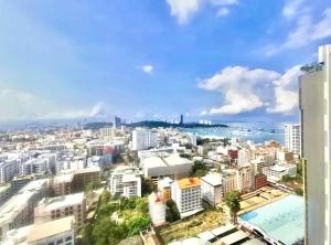 The Base Central PATTAYA Long Balcony King-Bed with Infinity Pool & Free Netflix