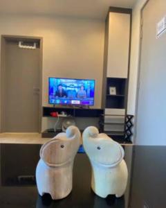 The Base Central PATTAYA Long Balcony King-Bed with Infinity Pool & Free Netflix