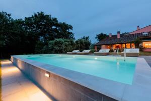 CĂ Uvenere, Modern Farmhouse with Pool