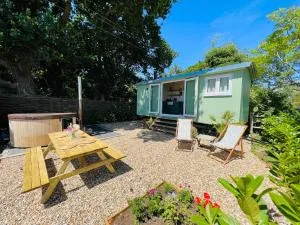 The Green Hut - Hooe