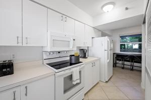 Gated beachfront condo with nice views, pools and gym