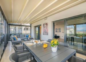 Tea Deluxe Apartment with private Pool