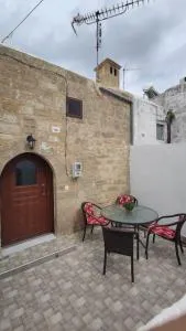 Heliophilia Malona - Eleoúsa