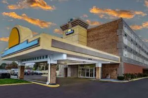 Days Inn by Wyndham Livonia Canton Detroit - 贝尔维尔