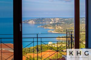 Dennis Grand view apartment in Vlachata village! Wide angle views!