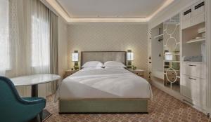 King Room with Courtyard View room in Great Scotland Yard Hotel part of Hyatt