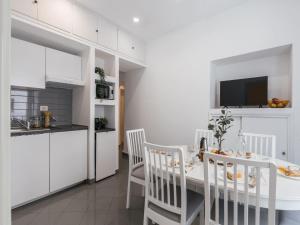 The Best Rent - Two-bedroom apartment in Colosseum area