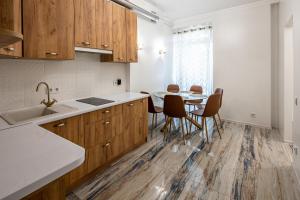 Romari apartment Вічева 1