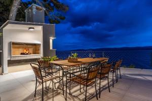 Luxury villa Euphorica Omis with pool, jacuzzi, sauna, gym