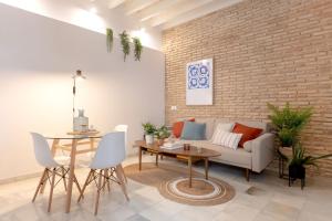 Home2Book Amelias Pottery, Triana