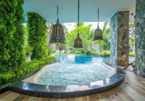 R I V I E R A l Luxury Apartments l Guest Friendly l Jomtien beach