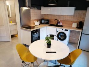 Appartements COLIVING LES PETITES MOMES Appartement et studio meubles : photos des chambres