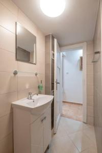 Gorgeous 2 BDRM fully equipped flat, TOP location