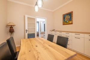 Gorgeous 2 BDRM fully equipped flat, TOP location