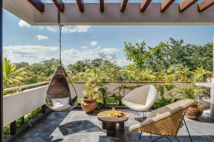 Divine 1BR PH with Private Pool and Spectacular Pools