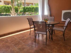 ¡Bajo precioso con salida directa a la piscina comunitaria en Paraíso de Vera!