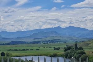 25 Hazyview Drakensburg Mountain Views