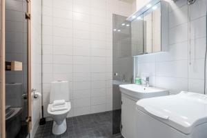 Historical 3BR Downtown Apartment with Sauna