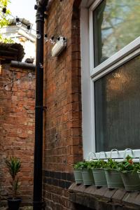 GROUND FLOOR OLIVE SUITE, DIGBETH STUDIO (SLEEPS 2)