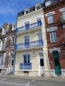 Appartements CAPRICES DE MER Appartement avec grand balcon et vue a 300 m plage, lit Queen Size, Mers les Bains Le Treport VILLA CAPRICIOSA : photos des chambres