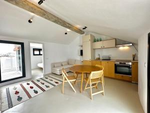 Peral Old Town Penthouse - EaW Homes