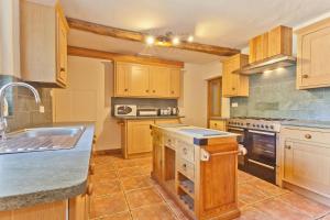 Bridge Cottages, Bridge House & Bridge Suite, Sleeps 12