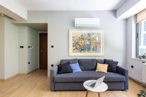 Bright 2BDR Apartment Downtown Exarcheia!