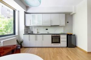 Bright 2BDR Apartment Downtown Exarcheia!