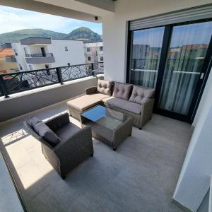 APARTMENTS HAPPINESS