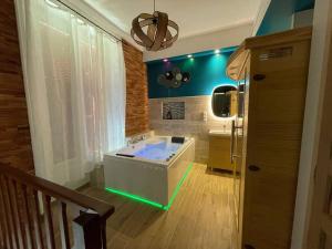 Appartements Suite d'amour et detente jacuzzi, sauna et massage : photos des chambres