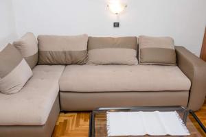 Apartment 5 